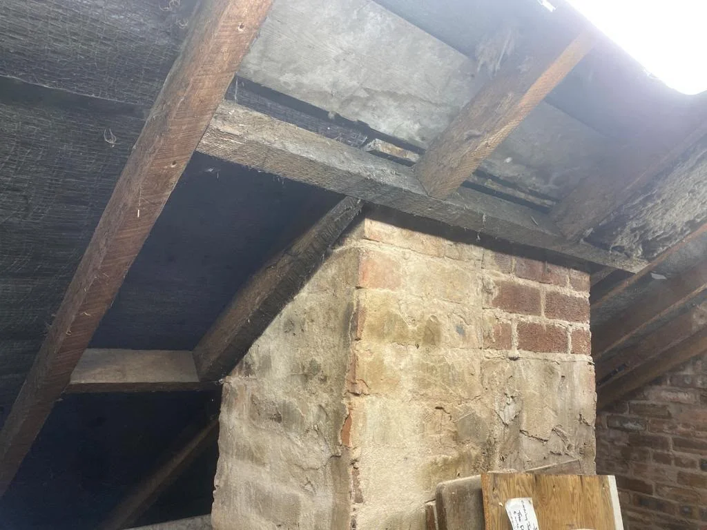 Brick wall crack — Condition Rating 3 defect example