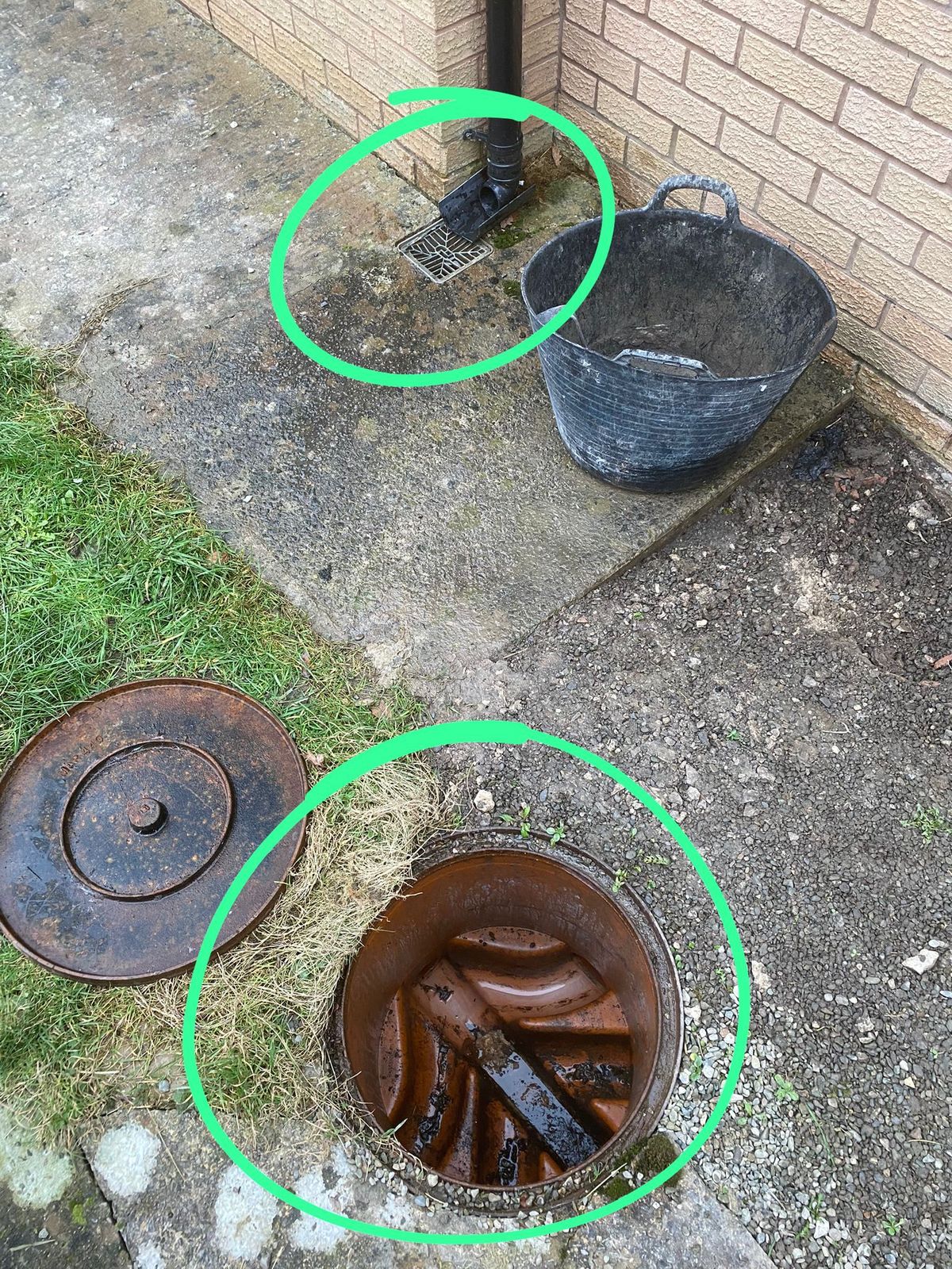 Gully at the foot of a downpipe and an open inspection chamber